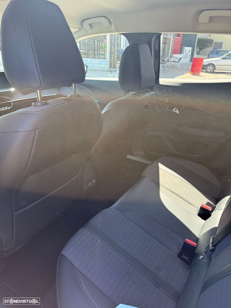 Peugeot 2008 PureTech 130 EAT8 Allure - 12