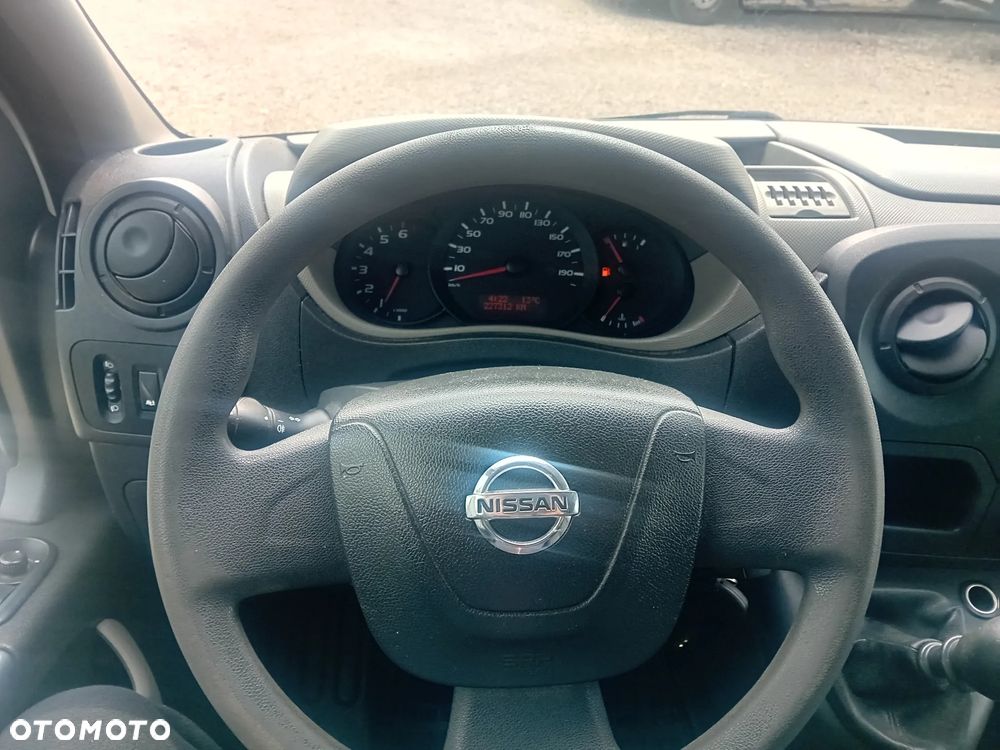 Nissan NV-400 - 23