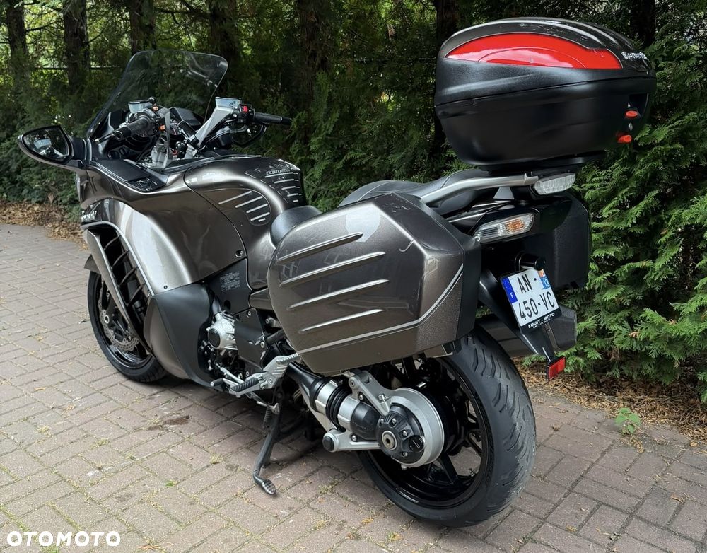 Kawasaki GTR - 16