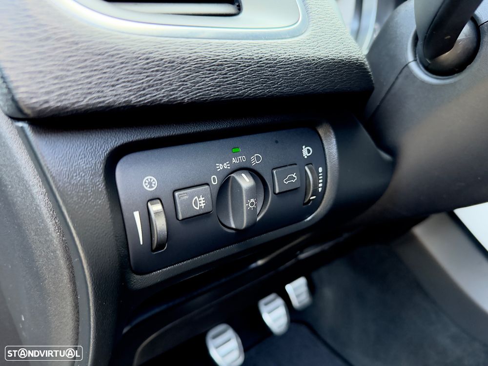 Volvo V40 D2 R Design - 41