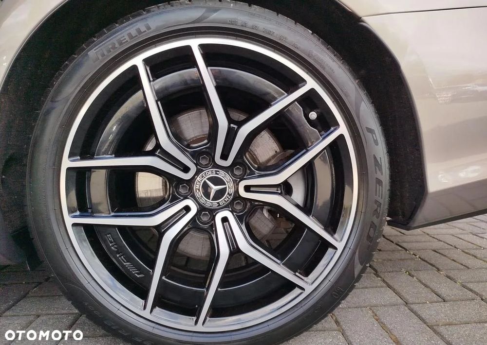 Mercedes-Benz Klasa E 300 9G-TRONIC AMG Line - 17