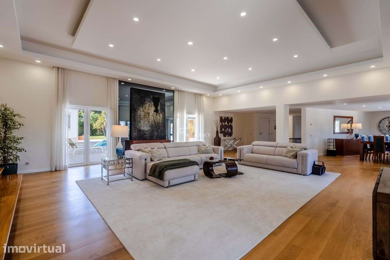 Moradia de Luxo T5 Renovada com Piscina Aquecida na Beloura – 5 Suítes - Grande imagem: 2/60