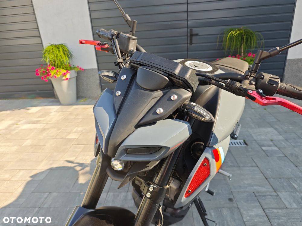 Yamaha MT - 27