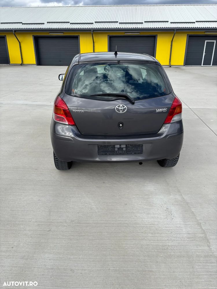 Toyota Yaris 1.33 VVT-i Cool - 4