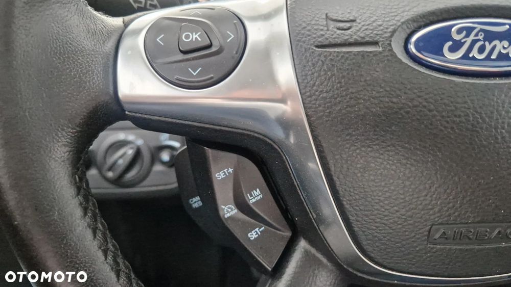Ford Kuga 1.6 EcoBoost 2x4 Titanium - 12