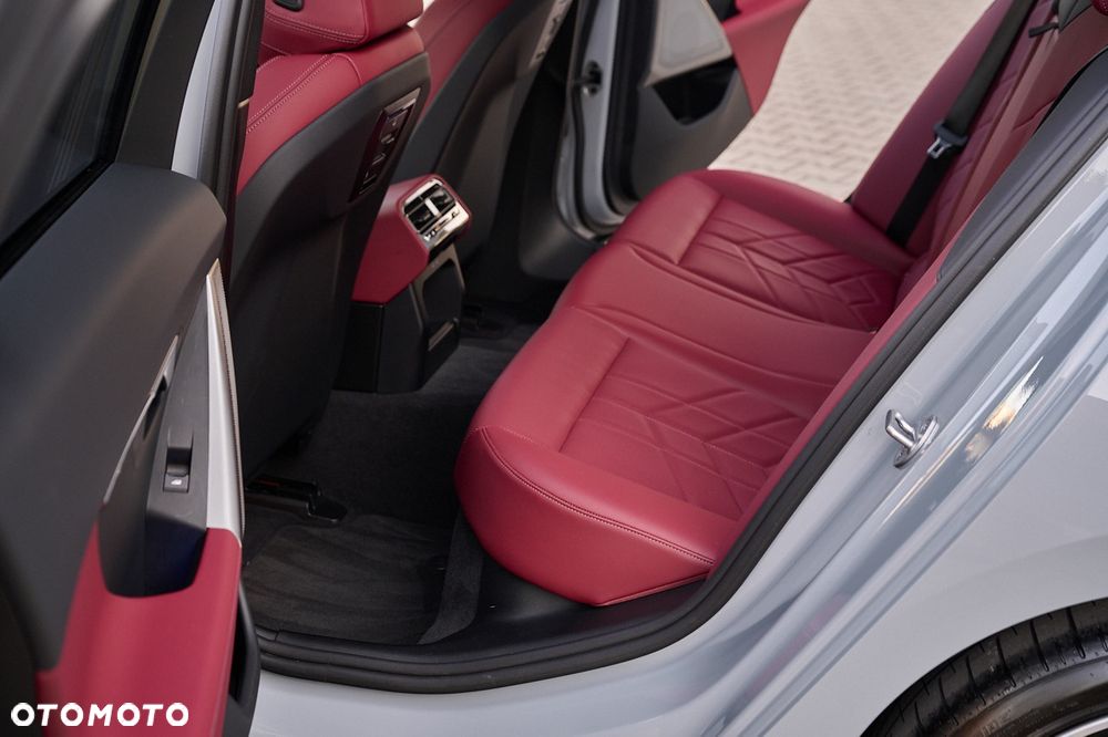 BMW Seria 5 520d xDrive - 26