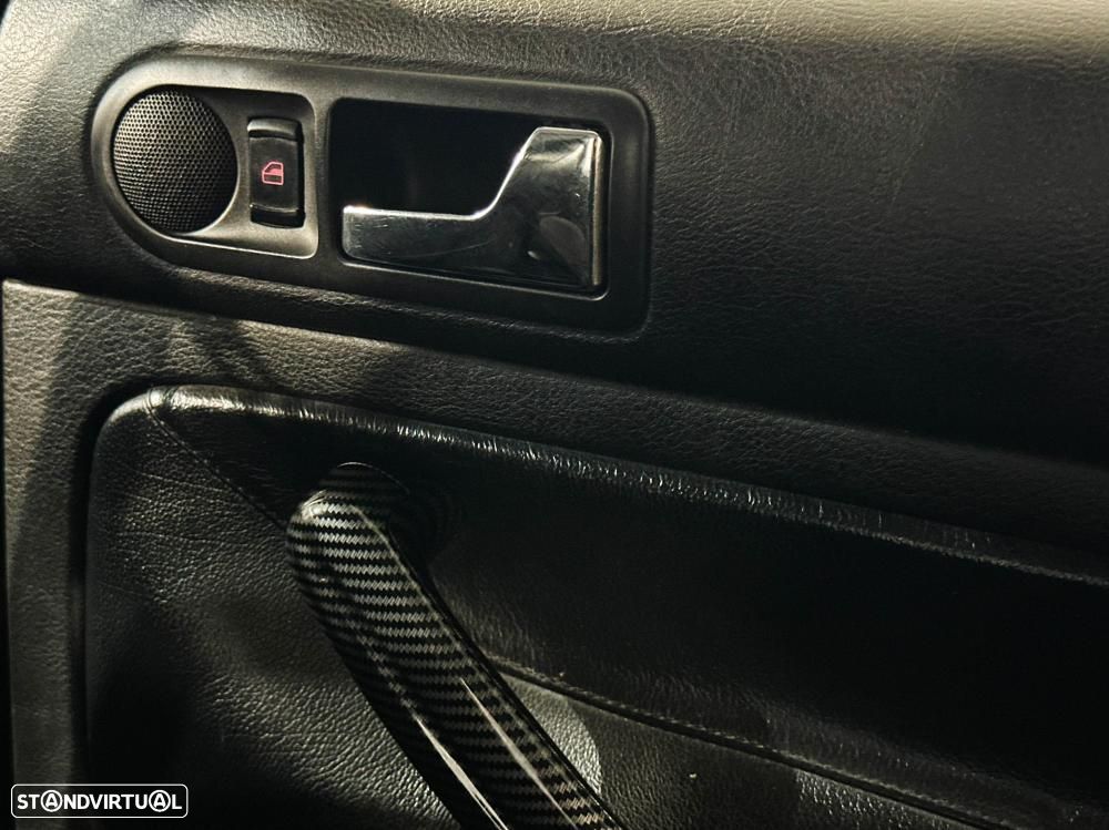 VW Golf 1.9 TDi 25 Anos - 24