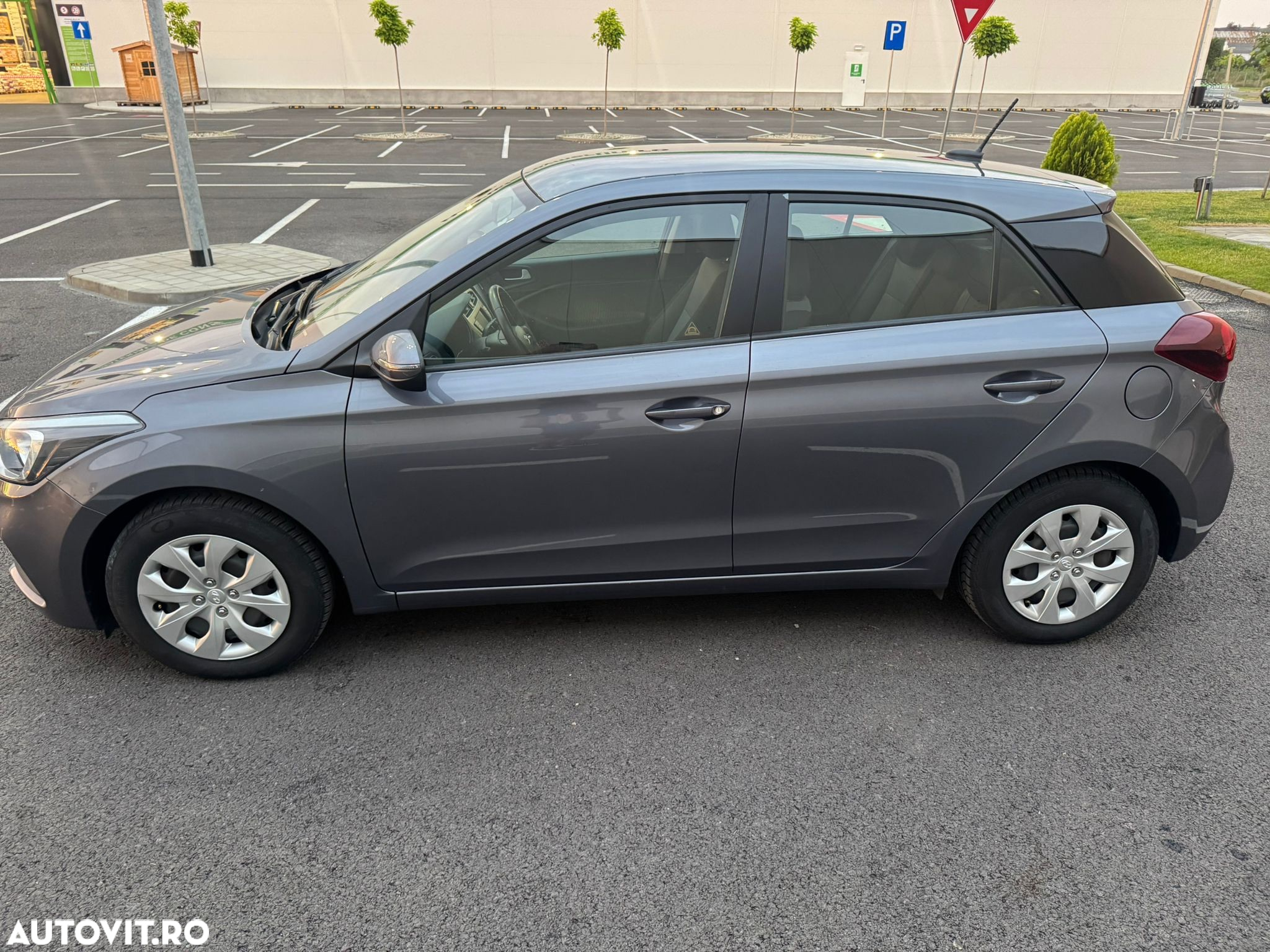 Hyundai i20 blue 1.4 Active Pure - 15