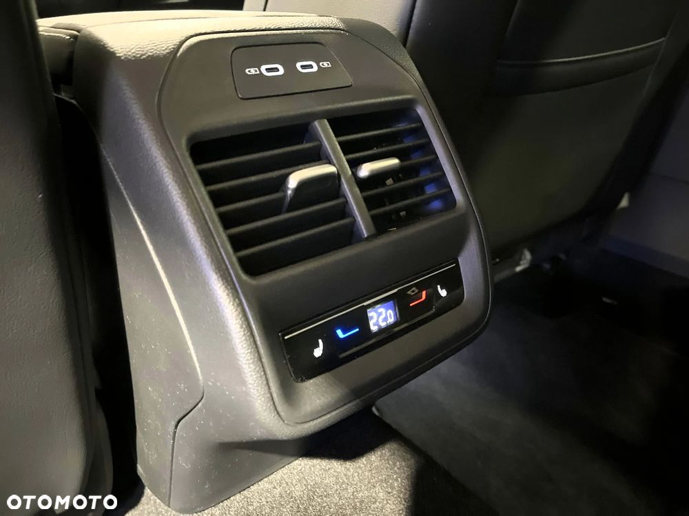 Volkswagen Passat - 31