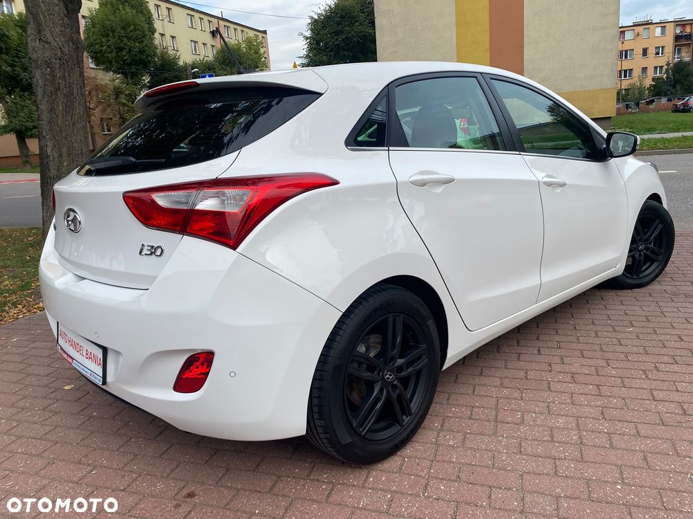 Hyundai i30 1.6 Trend - 12