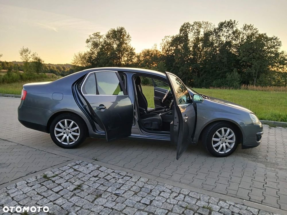 Volkswagen Jetta 1.9 TDI Comfortline - 5
