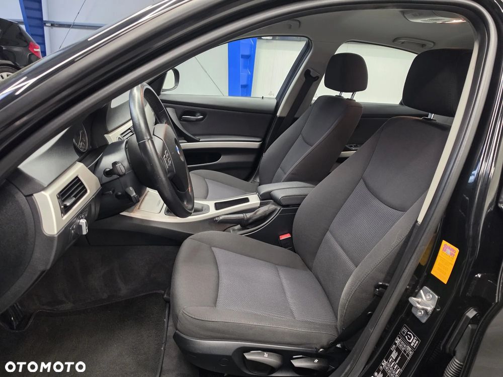 BMW Seria 3 318i Edition Exclusive - 26