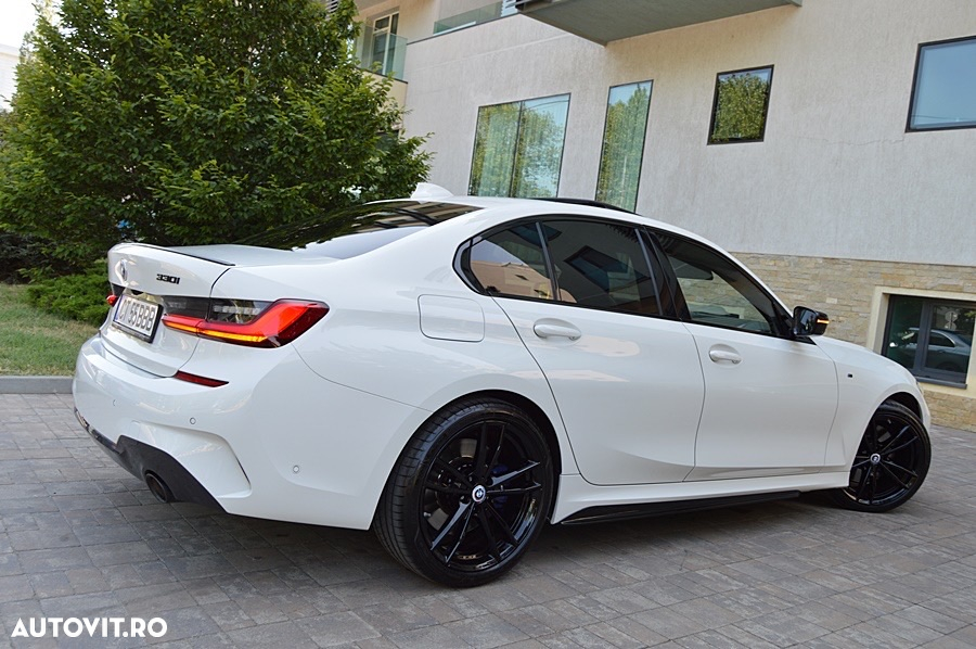 BMW Seria 3 330i AT - 31