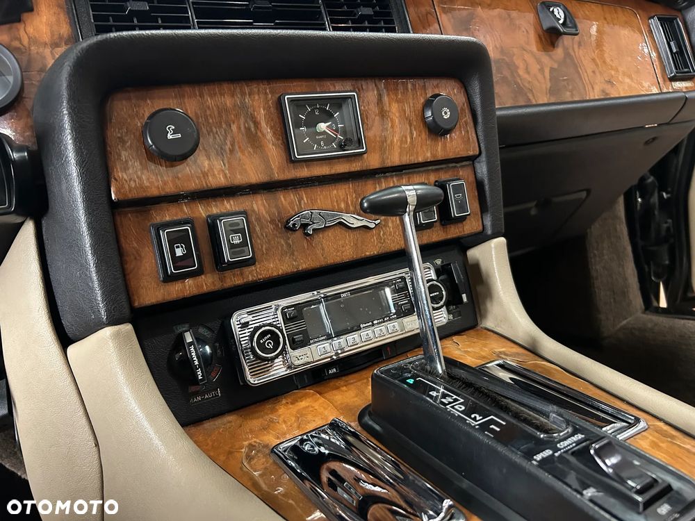 Jaguar XJ - 9