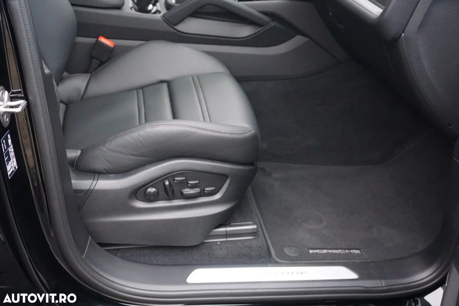 Porsche Cayenne Coupe S E-Hybrid - 9