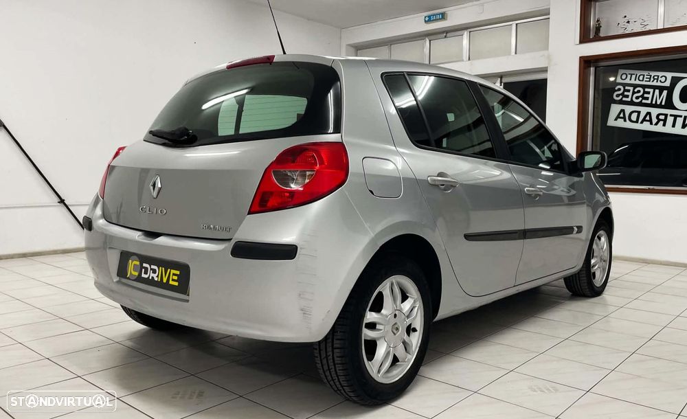 Renault Clio 1.2 16V Dynamique - 11
