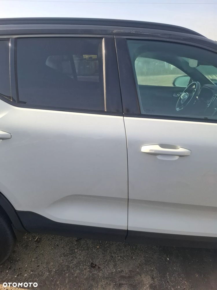 Volvo XC40 drzwi prawy tył kod lakieru 707 - 2