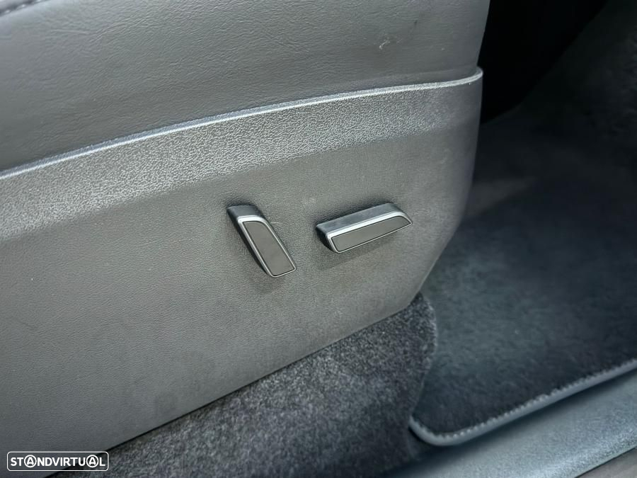 Tesla Model Y Long Range Dual Motor AWD - 39