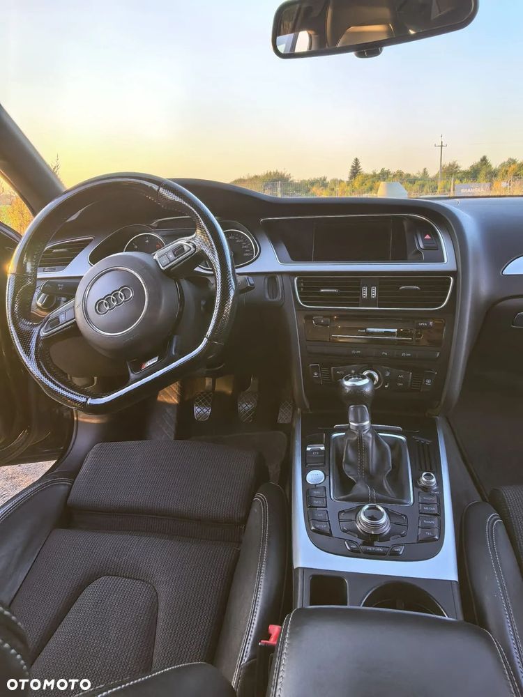Audi A4 Limousine - 11