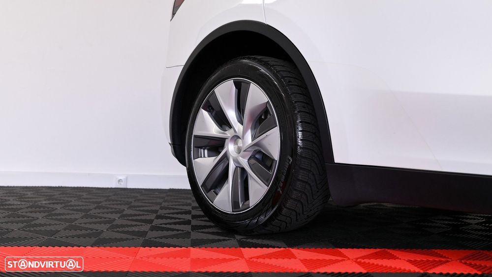 Tesla Model Y Long Range Dual Motor AWD - 6