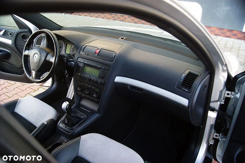 Skoda Octavia 2.0 TFSI RS - 23