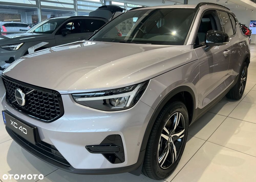 Volvo XC 40 B4 B AWD DKG Plus Dark - 11
