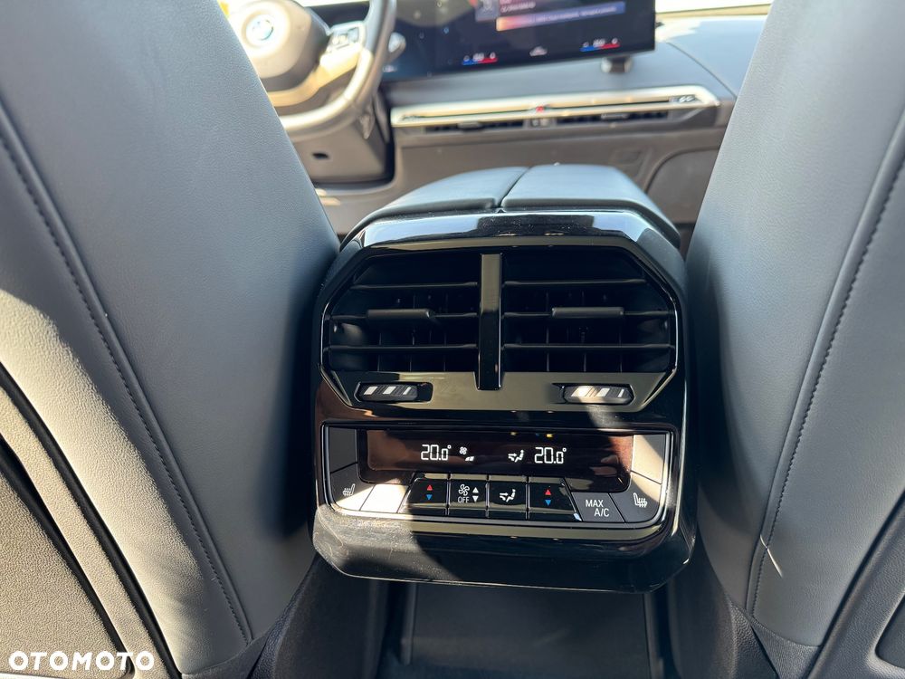 BMW iX xDrive40 76.6kWh Signature - 14
