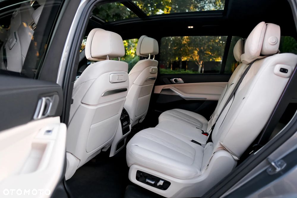 BMW X7 M50d sport - 16