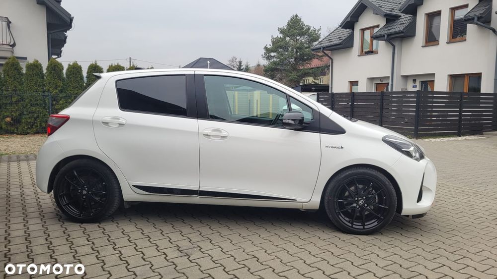 Toyota Yaris Hybrid 100 Business Edition - 23