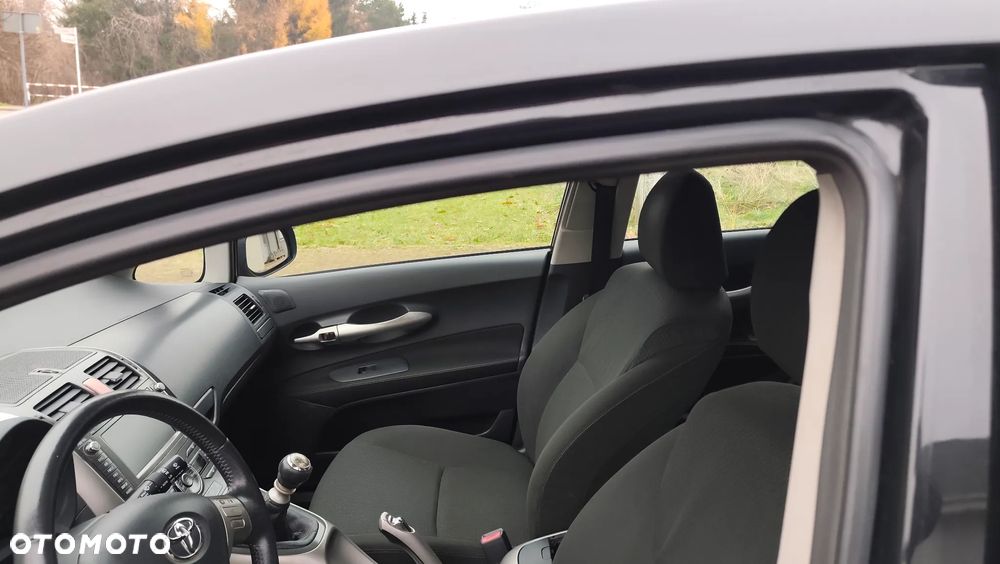 Toyota Auris 2.2 D-4D D-CAT - 6