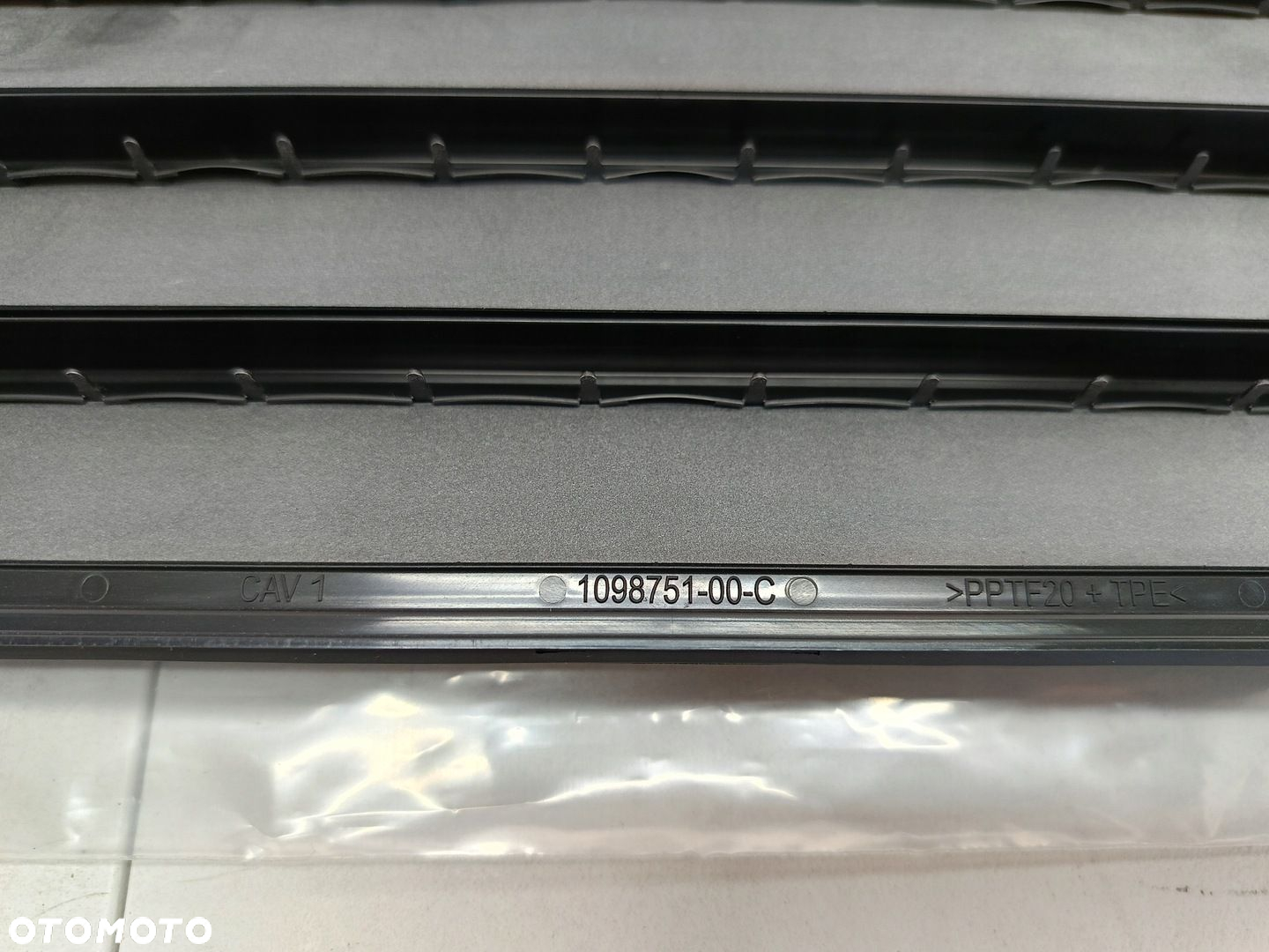 TESLA MODEL 3 III 17- KANAŁ POWIETRZA KRATKA WENTYLACYJNA NOWA 1098751-00-C - 4