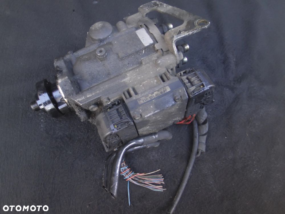 OPEL VECTRA C SIGNUM 2.2DTI POMPA WTRYSKOWA 1465575011 0281011055 BOSCH ORYGINAŁ - 1