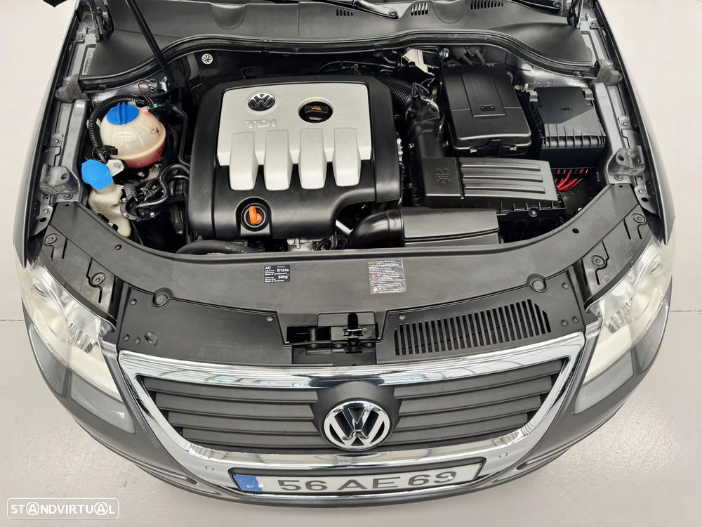 VW Passat 2.0 TDI Confortline - 12