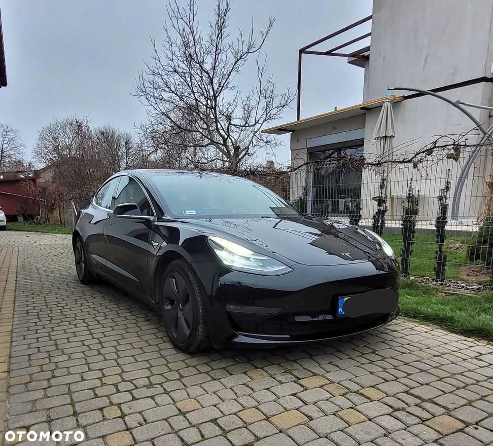 Tesla Model 3 - 4