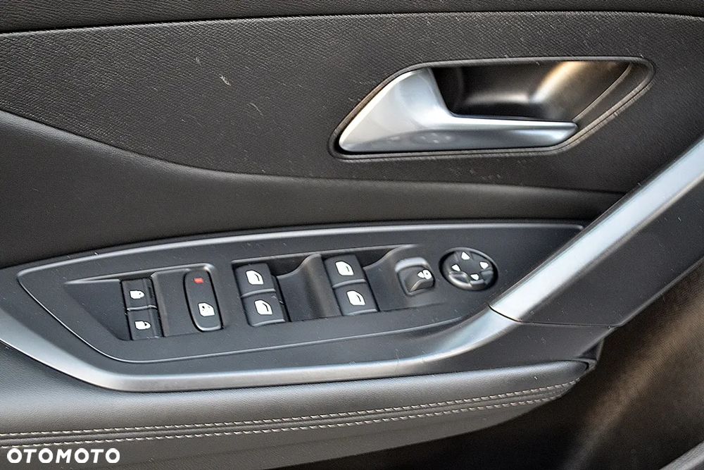Peugeot 308 BlueHDi 130 EAT8 Allure - 14