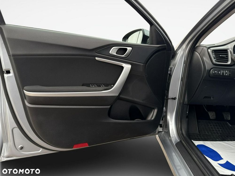 Kia Ceed - 11