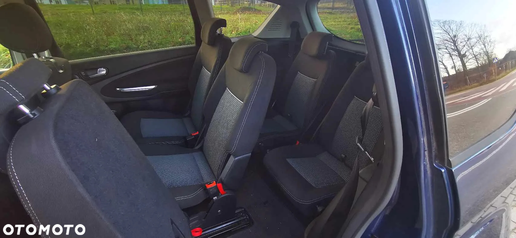 Ford S-Max - 13