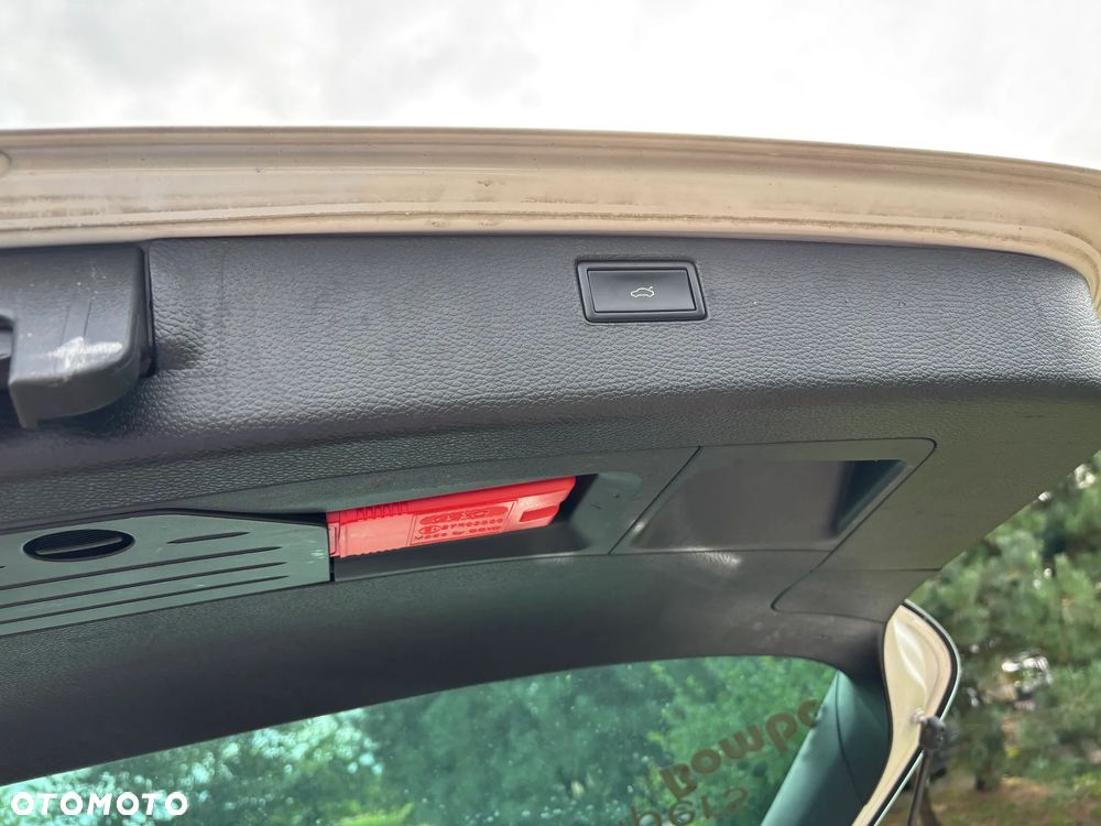 Volkswagen Passat Variant 2.0 TDI DPF Sportline - 30