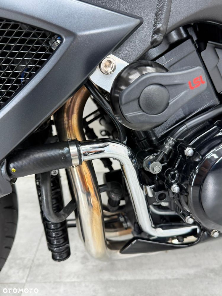 Suzuki GSX - 13