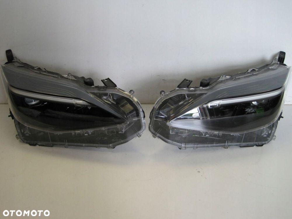 Lampa Lampy PRAWA LEWA TOYOTA YARIS CROSS - 1