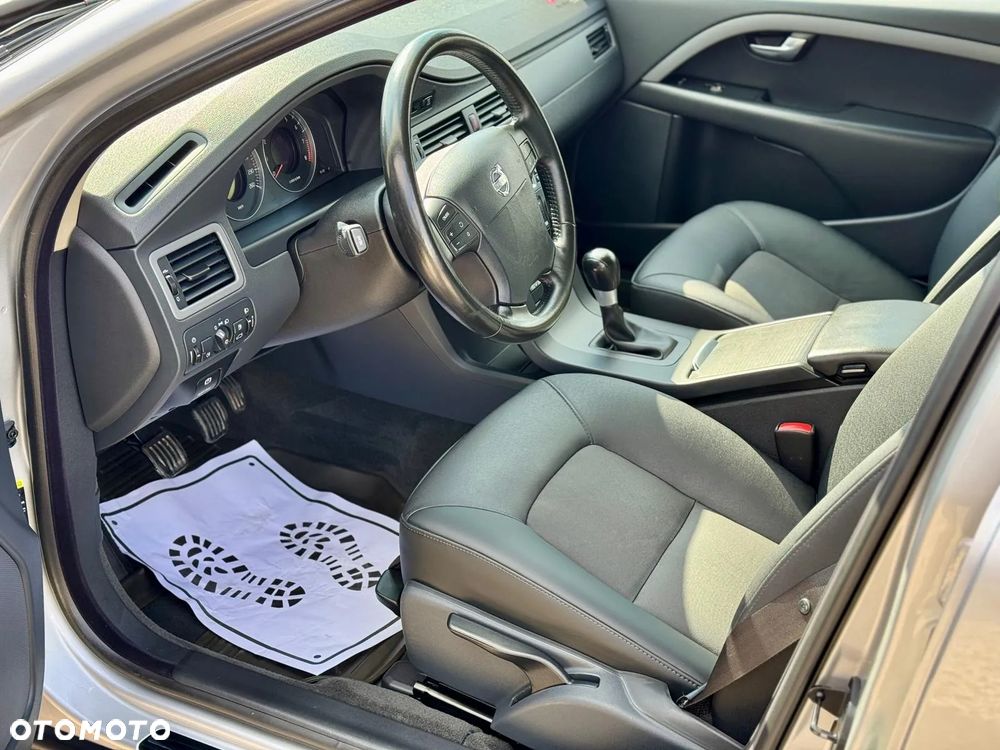 Volvo V70 2.0 Momentum - 17