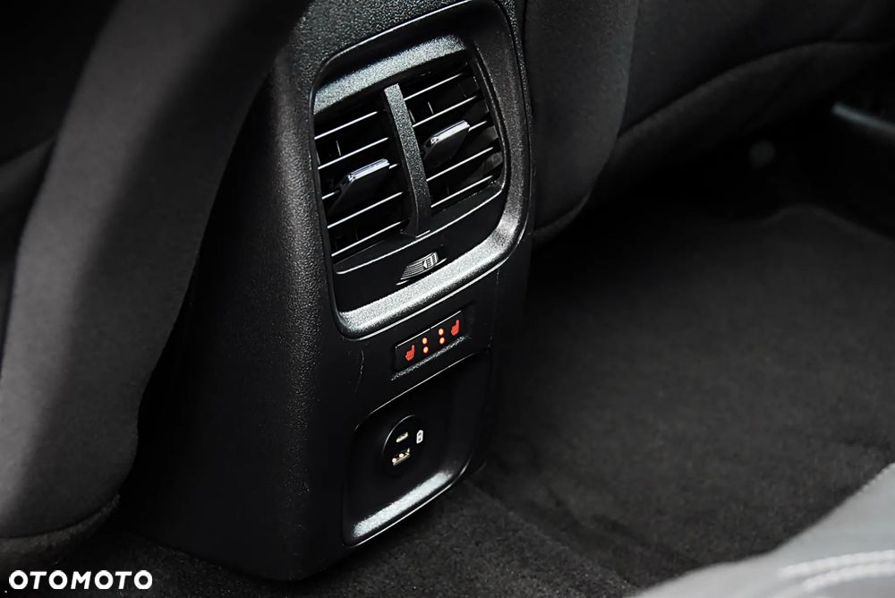 Ford Kuga 2.5 FHEV FWD Titanium - 23