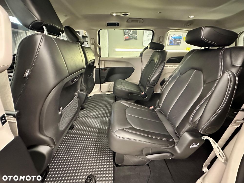 Chrysler Pacifica - 14