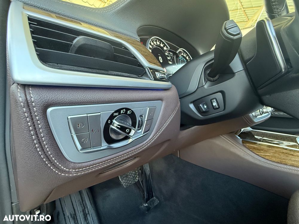 BMW Seria 7 740Le xDrive iPerformance - 28