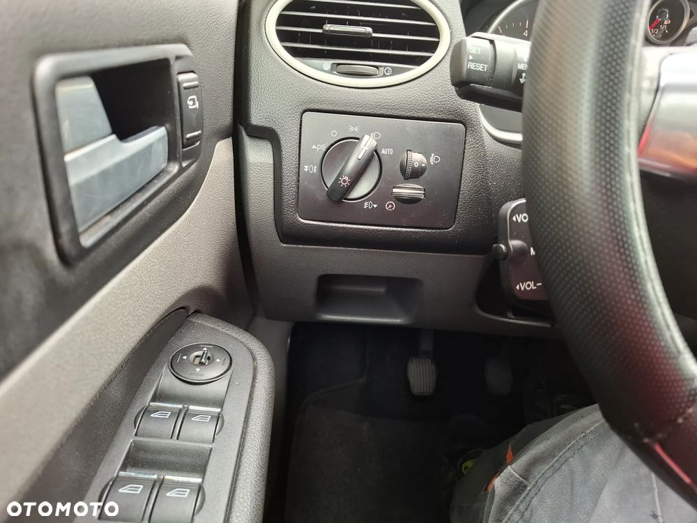 Ford Focus 1.6 Gold X - 32