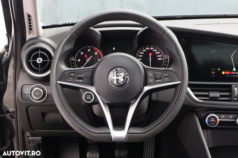 Alfa Romeo Giulia 2.2 - 6