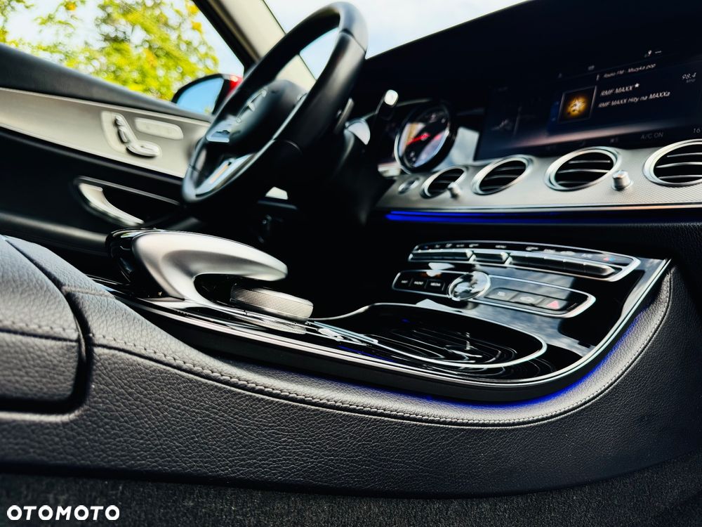 Mercedes-Benz Klasa E 220 d T 9G-TRONIC Exclusive - 34