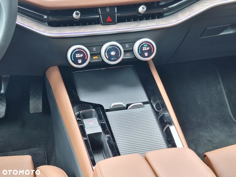 Skoda Superb 2.0 TDI SCR 4x4 L&K DSG - 27
