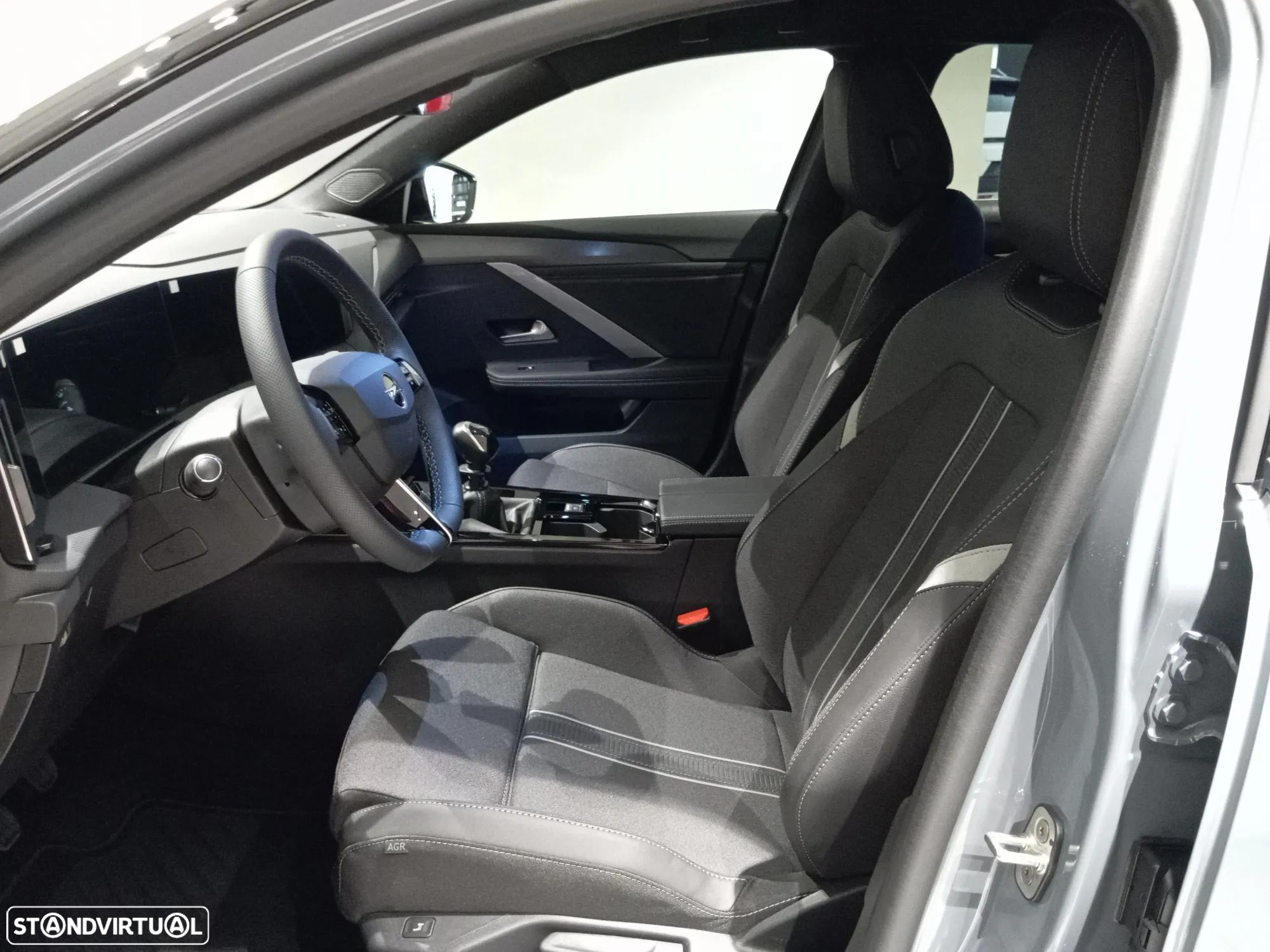 Opel Astra 1.2 T GS - 10
