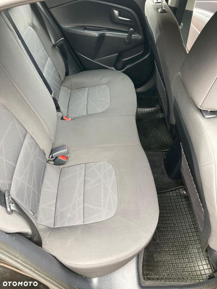 Kia Rio 1.4 L - 12
